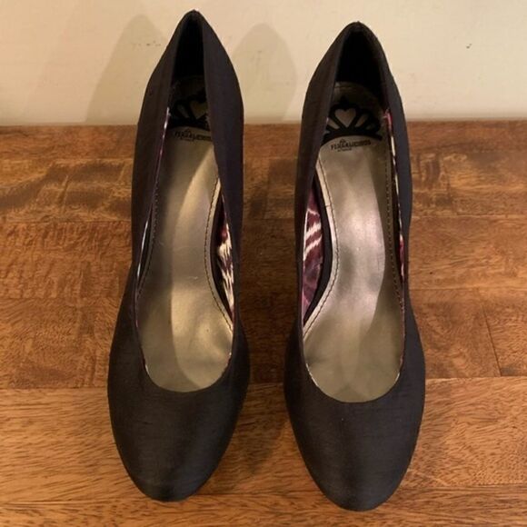 Fergalicious Black “Nelly” Heel size 10 - Picture 3 of 5